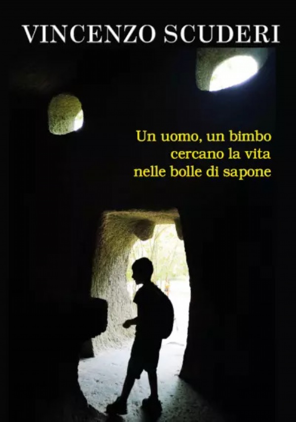 Un uomo, un bimbo cercano la vita nelle bolle di sapone. Chi è l’autore di Vincenzo Scuderi