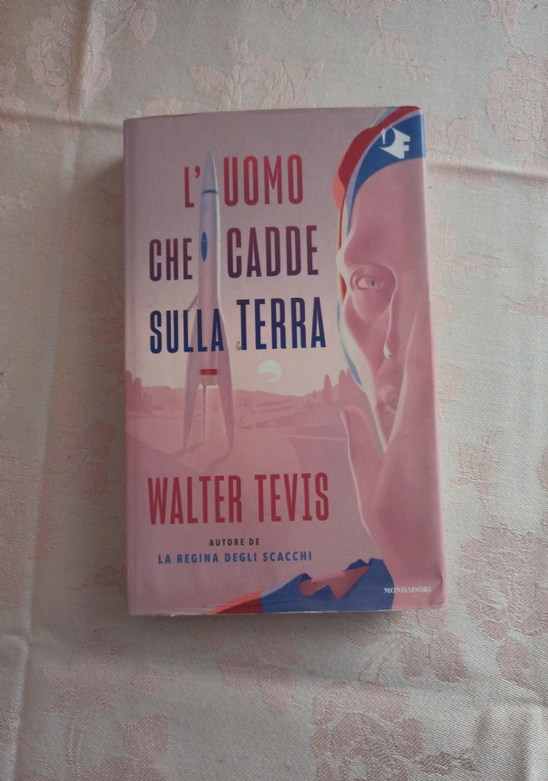 LUOMO CHE CADDE SULLA TERRA di WALTER TEVIS